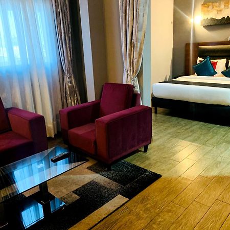 La Rochelle Hotel Яунде Экстерьер фото