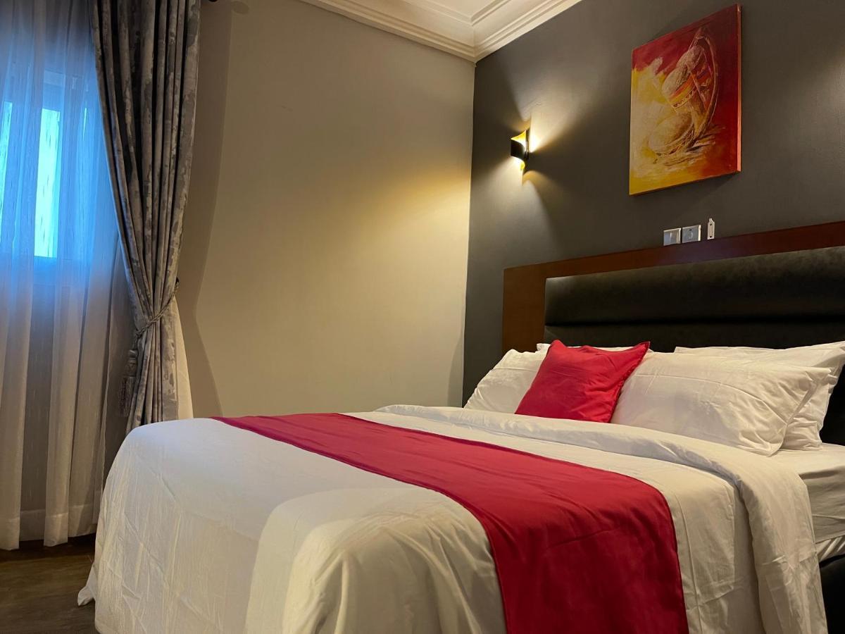 La Rochelle Hotel Яунде Экстерьер фото