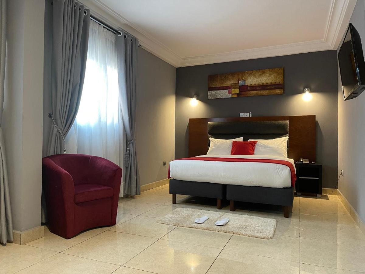 La Rochelle Hotel Яунде Экстерьер фото