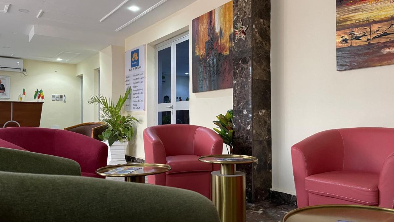 La Rochelle Hotel Яунде Экстерьер фото