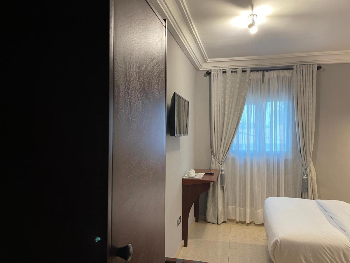 La Rochelle Hotel Яунде Экстерьер фото