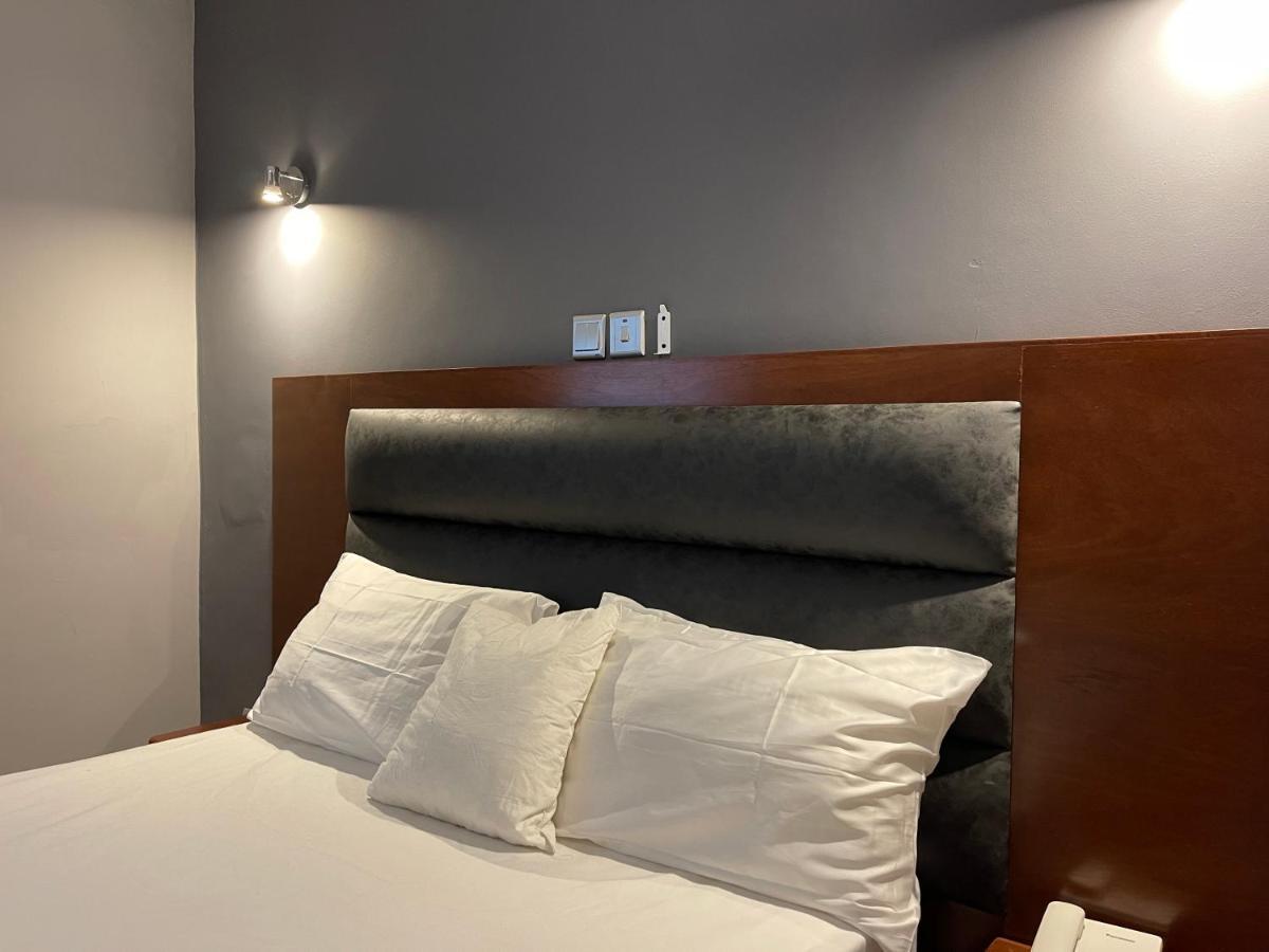 La Rochelle Hotel Яунде Экстерьер фото