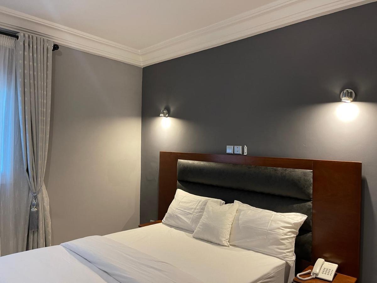 La Rochelle Hotel Яунде Экстерьер фото