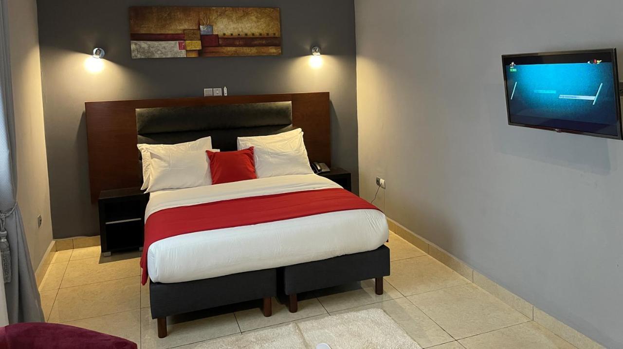 La Rochelle Hotel Яунде Экстерьер фото