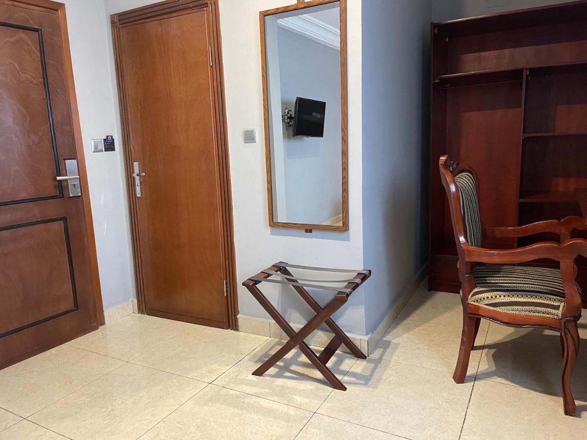 La Rochelle Hotel Яунде Экстерьер фото