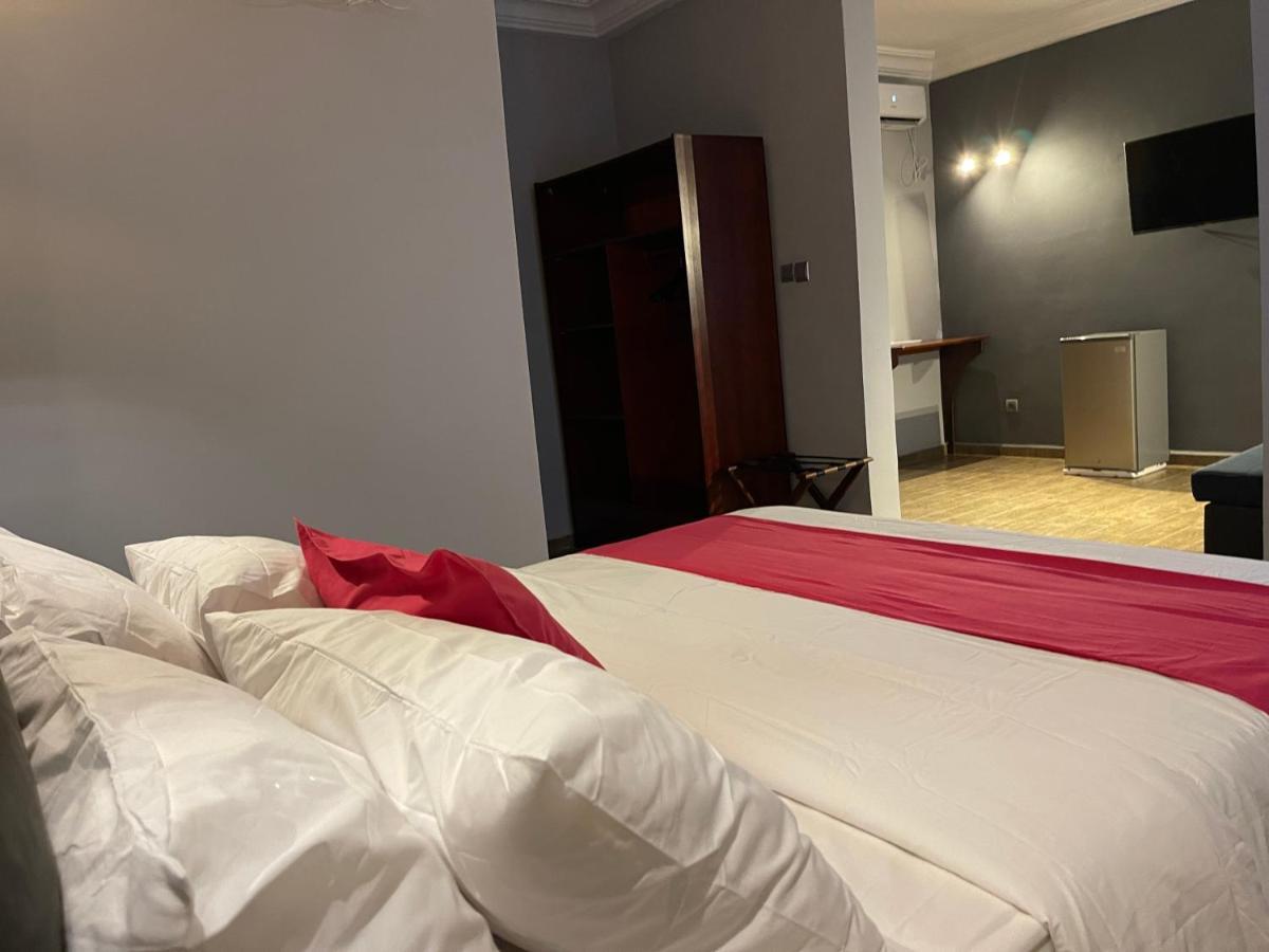 La Rochelle Hotel Яунде Экстерьер фото