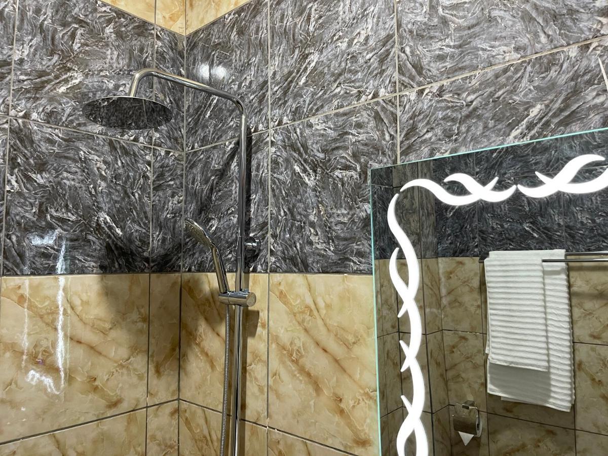 La Rochelle Hotel Яунде Экстерьер фото