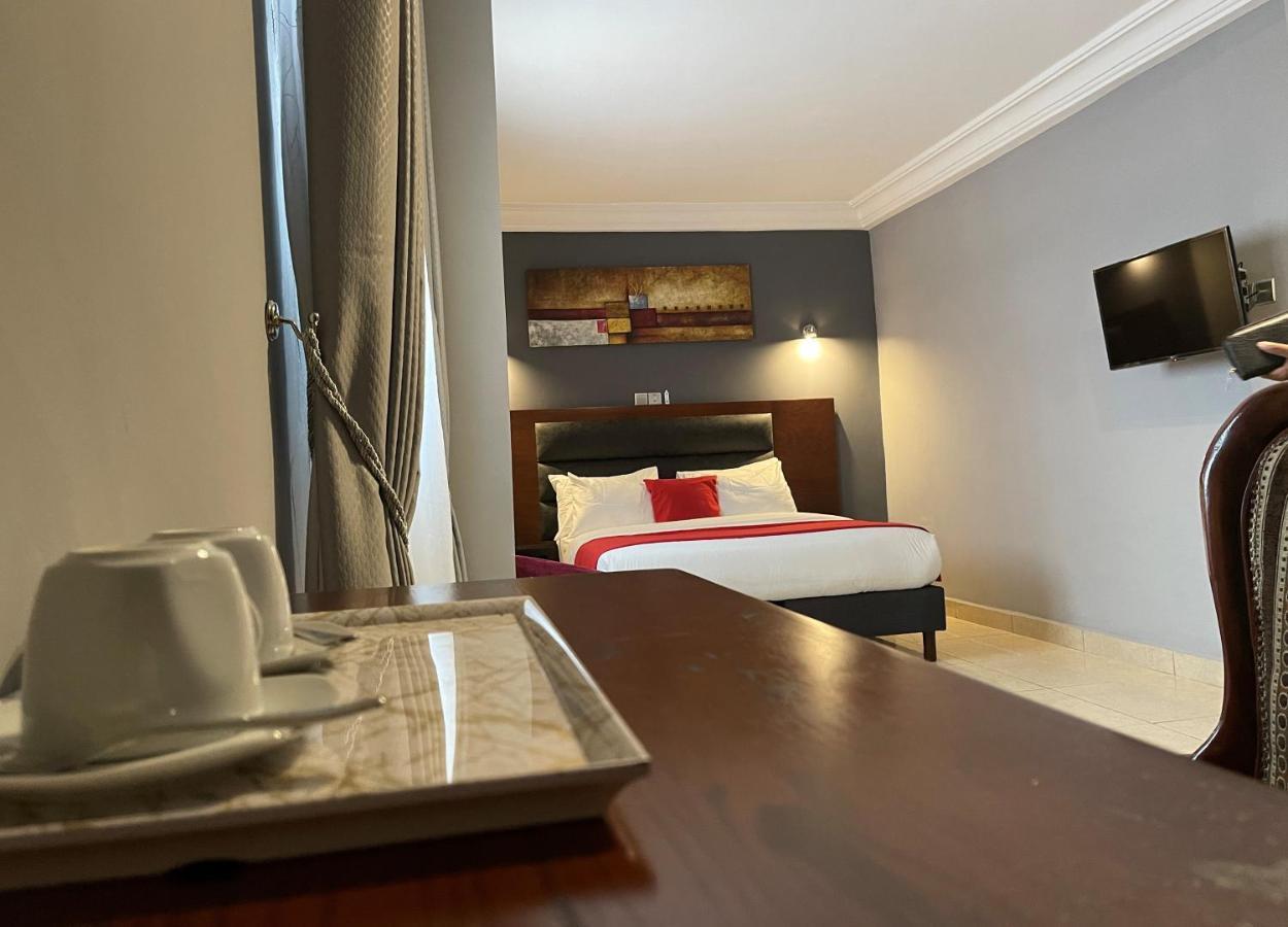 La Rochelle Hotel Яунде Экстерьер фото