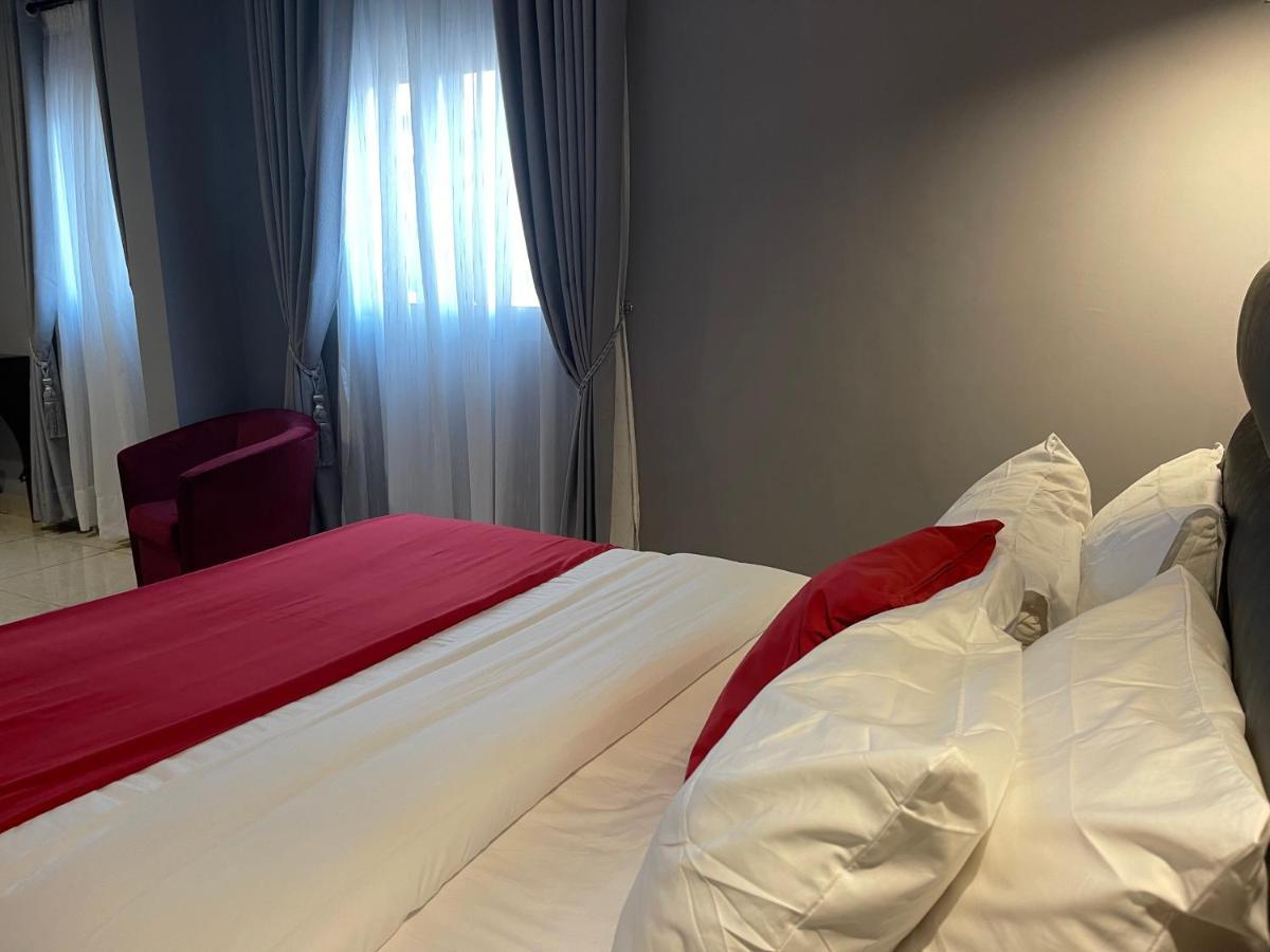 La Rochelle Hotel Яунде Экстерьер фото