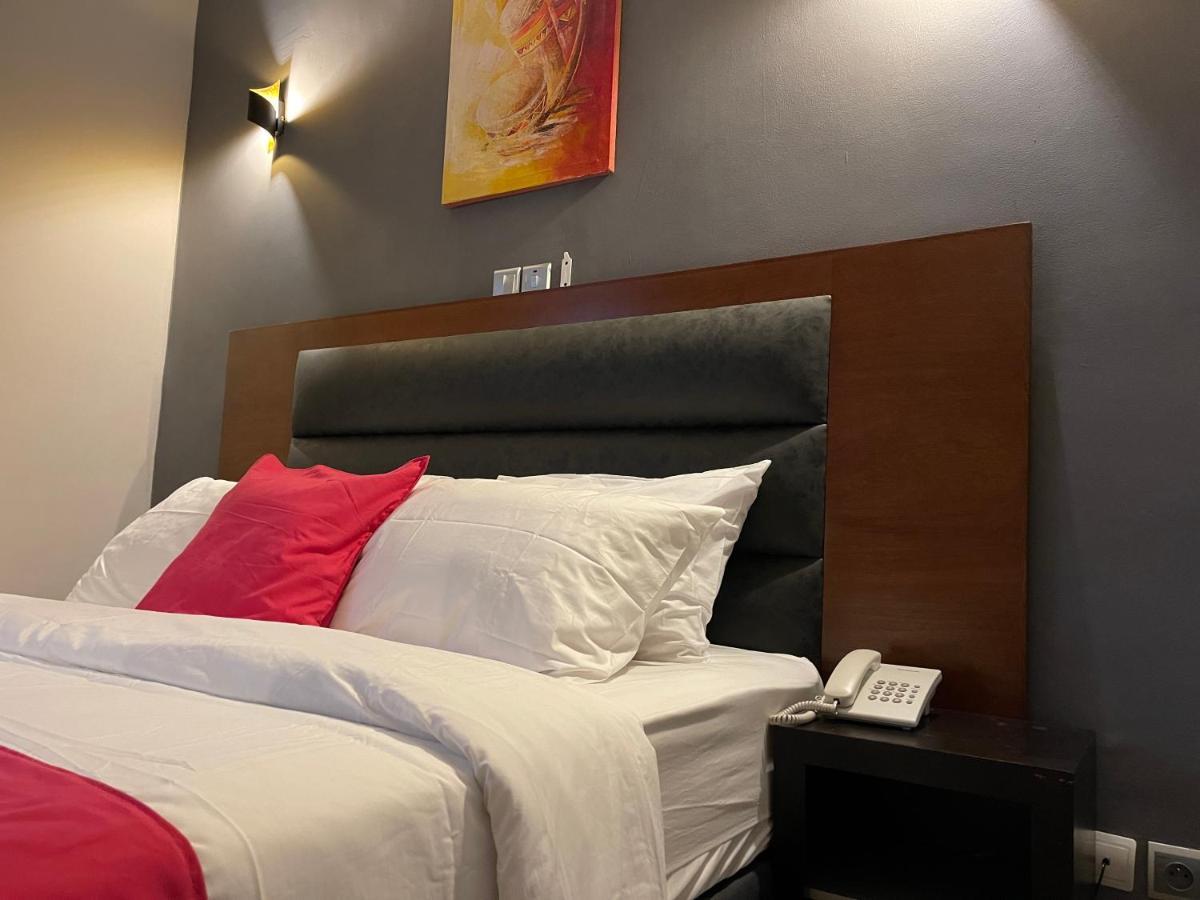 La Rochelle Hotel Яунде Экстерьер фото