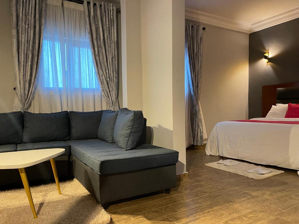 La Rochelle Hotel Яунде Экстерьер фото