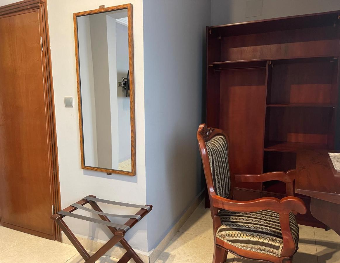 La Rochelle Hotel Яунде Экстерьер фото
