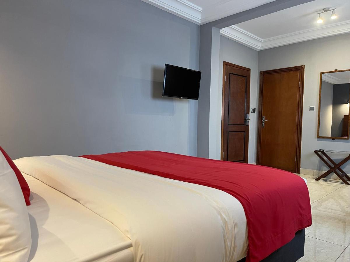 La Rochelle Hotel Яунде Экстерьер фото