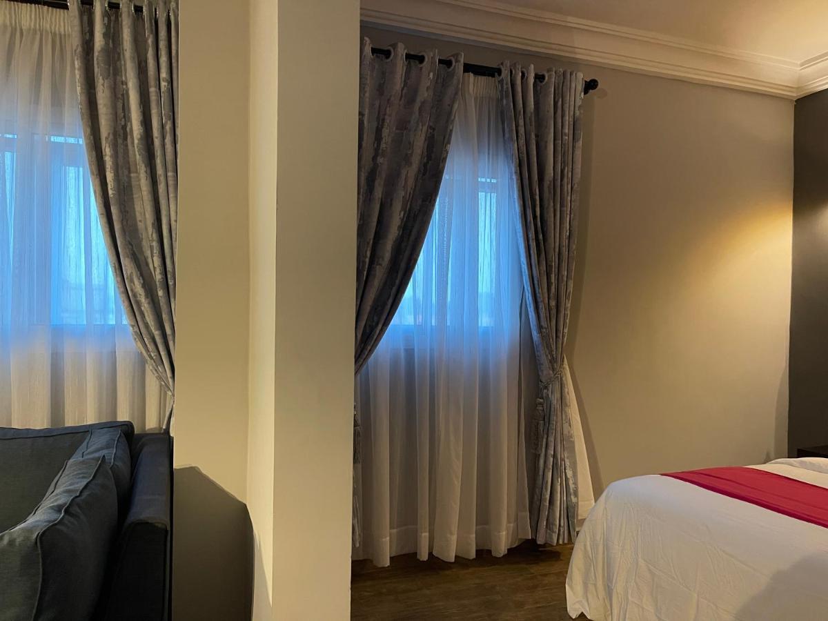 La Rochelle Hotel Яунде Экстерьер фото