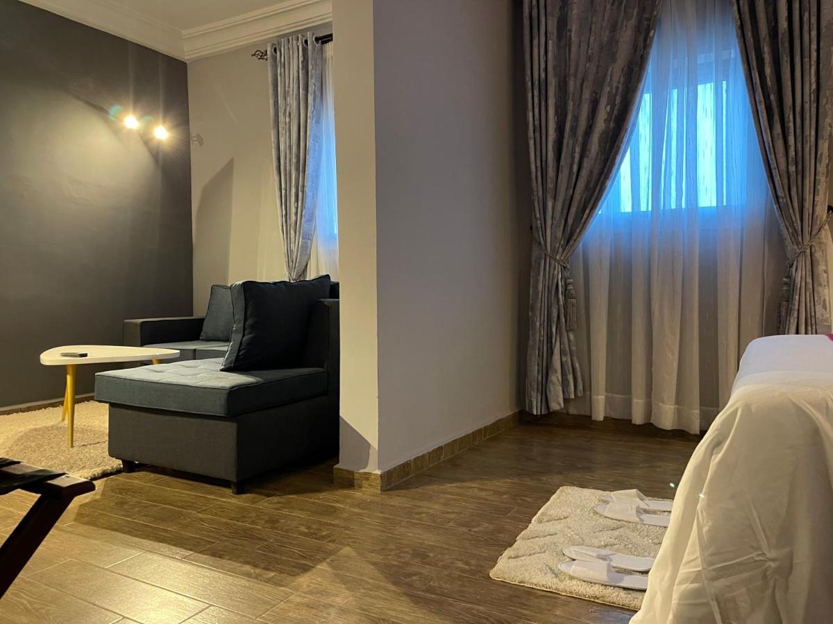 La Rochelle Hotel Яунде Экстерьер фото