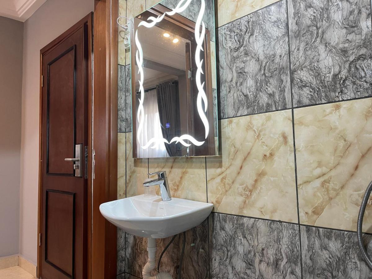 La Rochelle Hotel Яунде Экстерьер фото