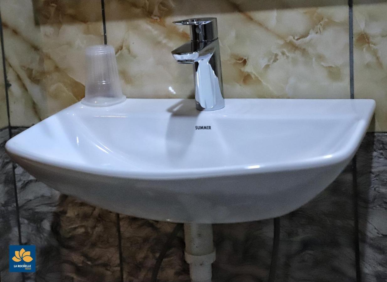 La Rochelle Hotel Яунде Экстерьер фото