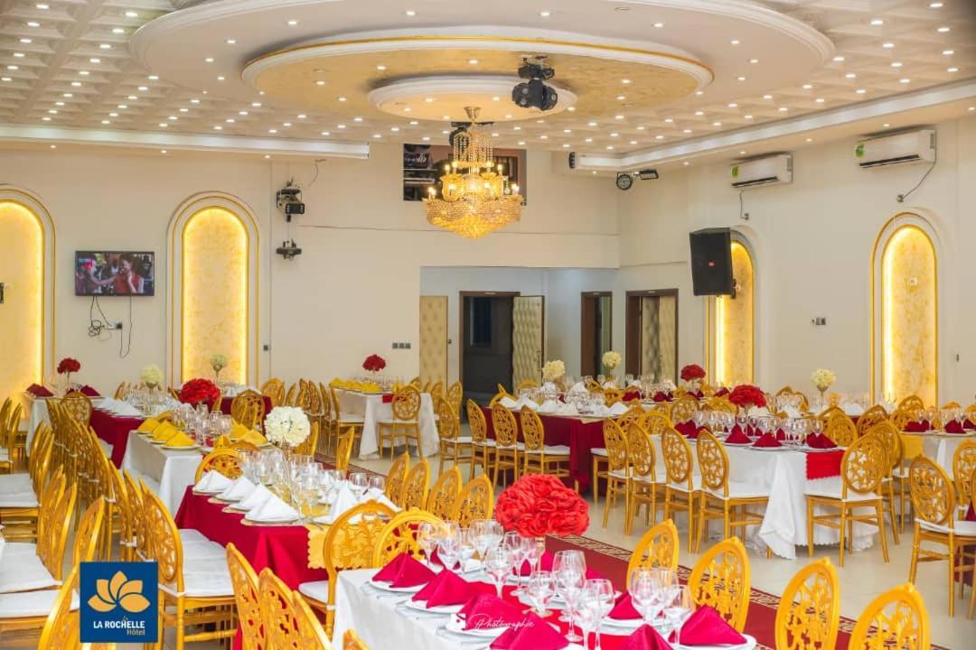 La Rochelle Hotel Яунде Экстерьер фото