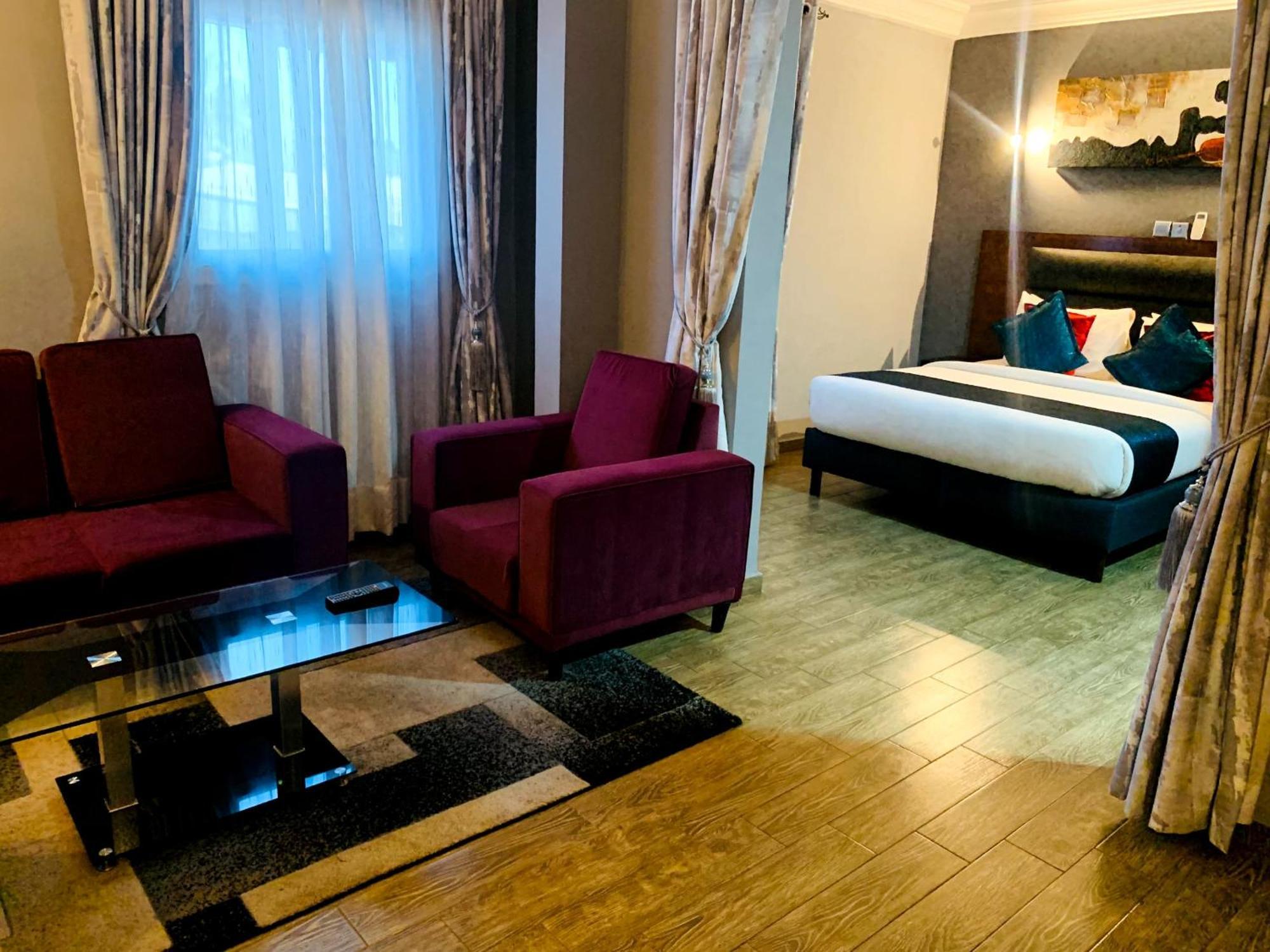 La Rochelle Hotel Яунде Экстерьер фото
