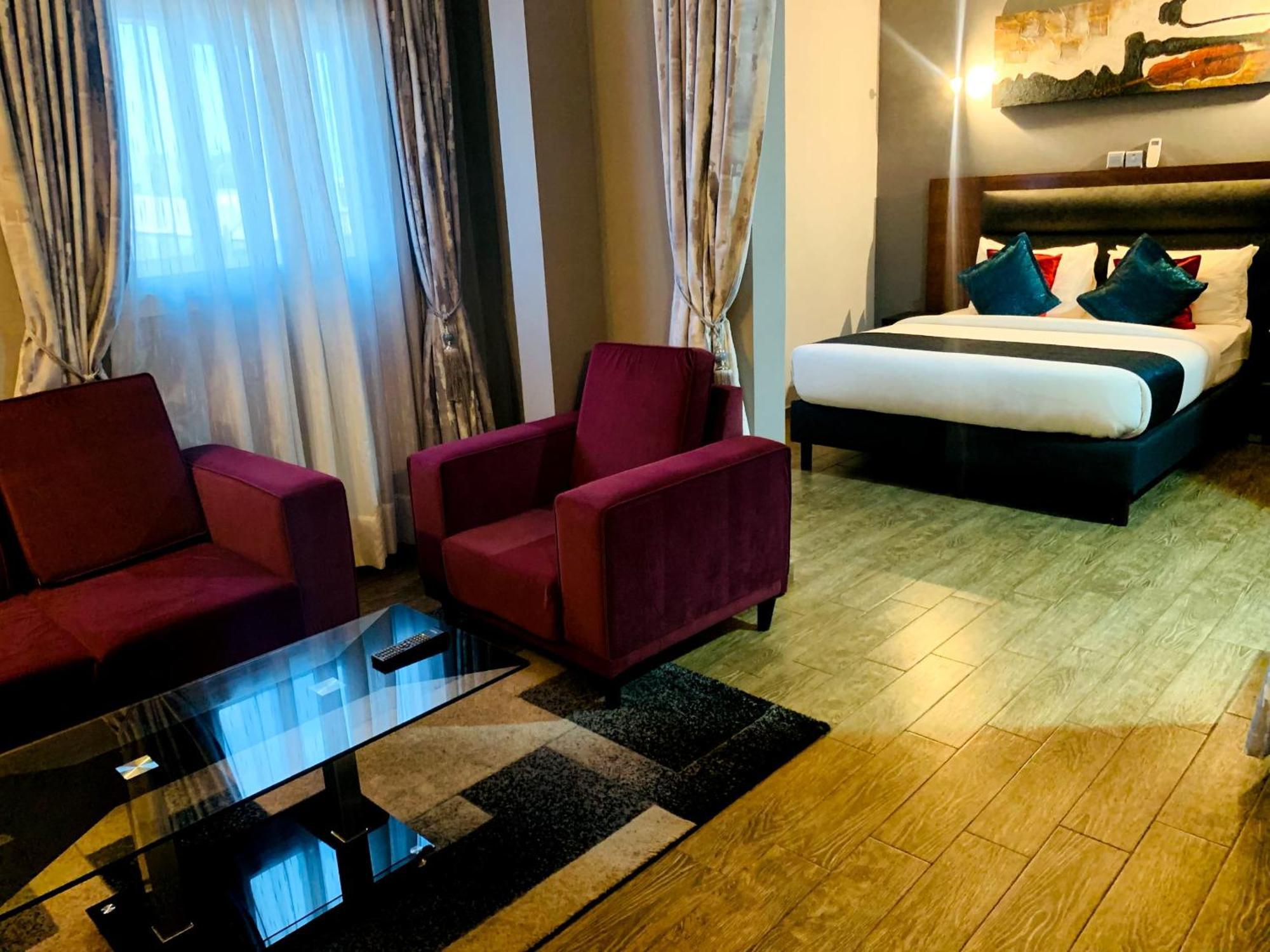 La Rochelle Hotel Яунде Экстерьер фото