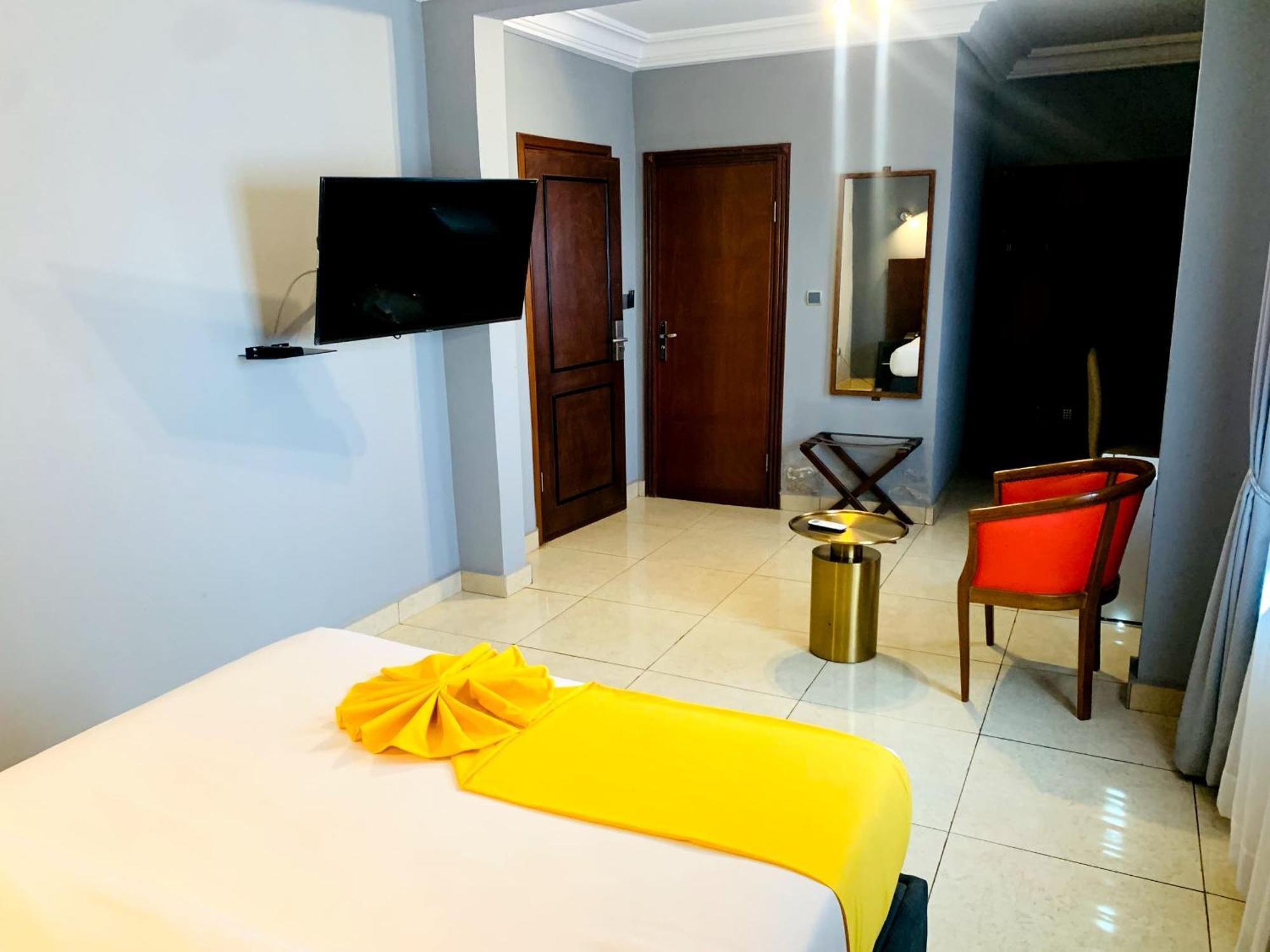 La Rochelle Hotel Яунде Экстерьер фото