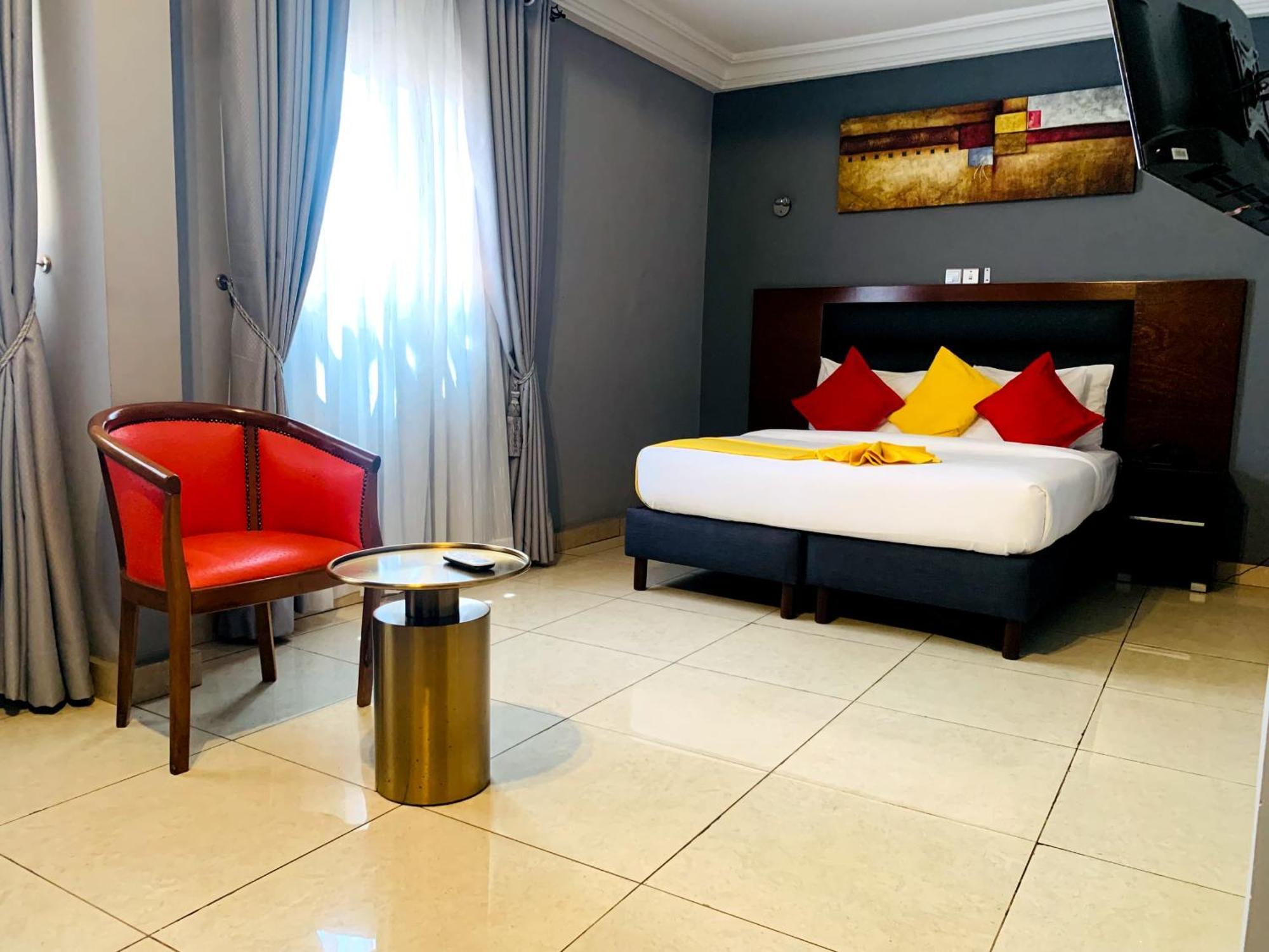 La Rochelle Hotel Яунде Экстерьер фото