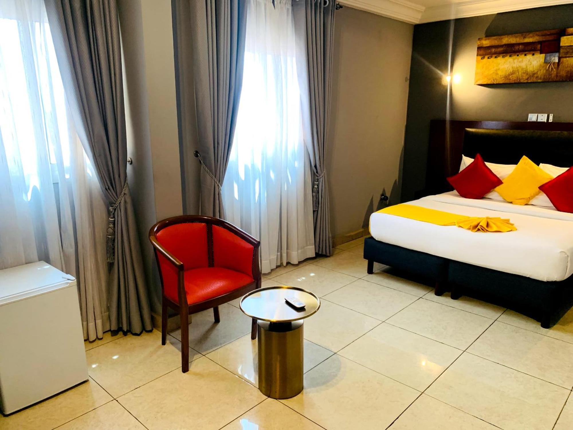 La Rochelle Hotel Яунде Экстерьер фото