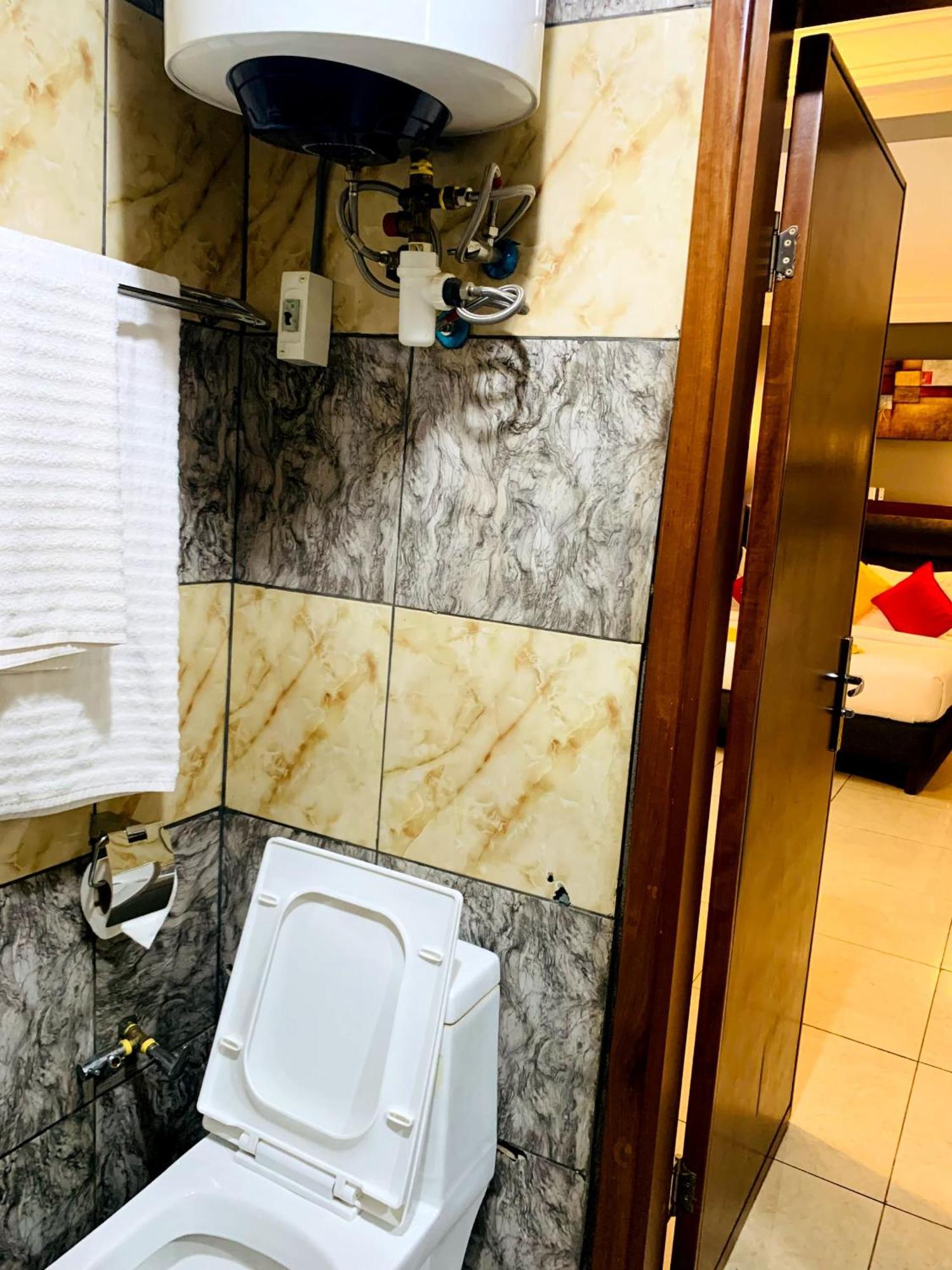 La Rochelle Hotel Яунде Экстерьер фото